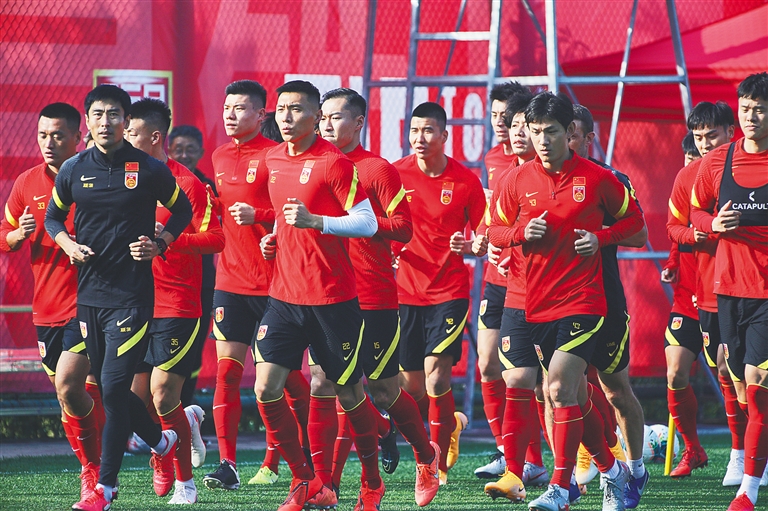 现国手、年薪550万，打个杯赛场均3分！球迷：单换郭艾伦就这实力？（现役国手年薪550万，杯赛场均仅3分！球迷质疑：这水平也能单换郭艾伦？）