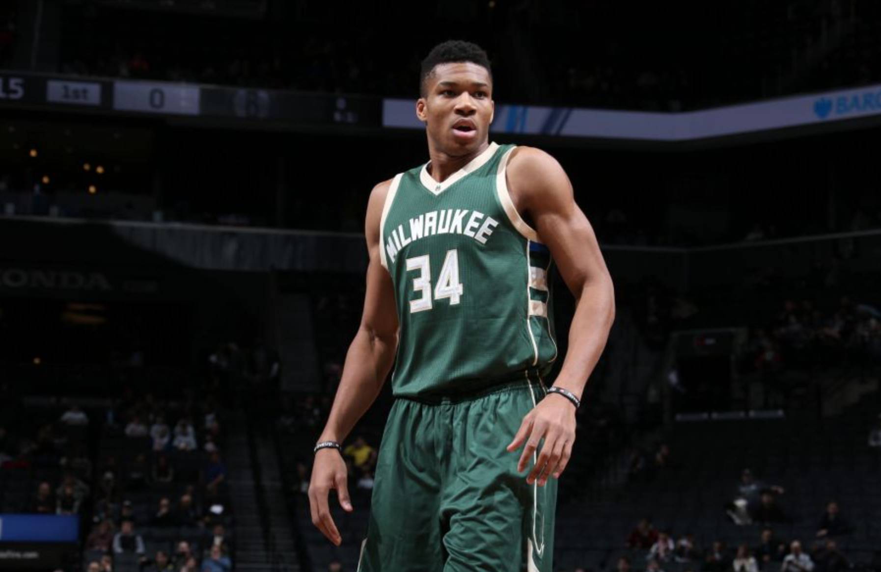 欧冠半场：罗德里戈破门，哈兰德点射，曼城暂2-1皇马（欧冠半场战报：罗德里戈先拔头筹，哈兰德点射回敬，曼城暂以2-1领先皇马）