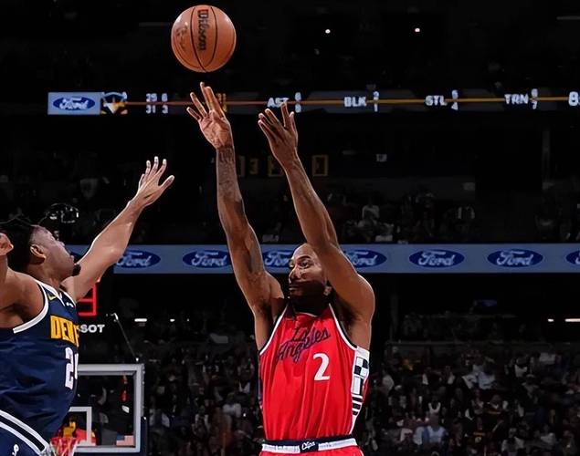 篮球湖人球员社媒晒训练照，状态积极（湖人球员社媒晒出训练照，状态积极向上）