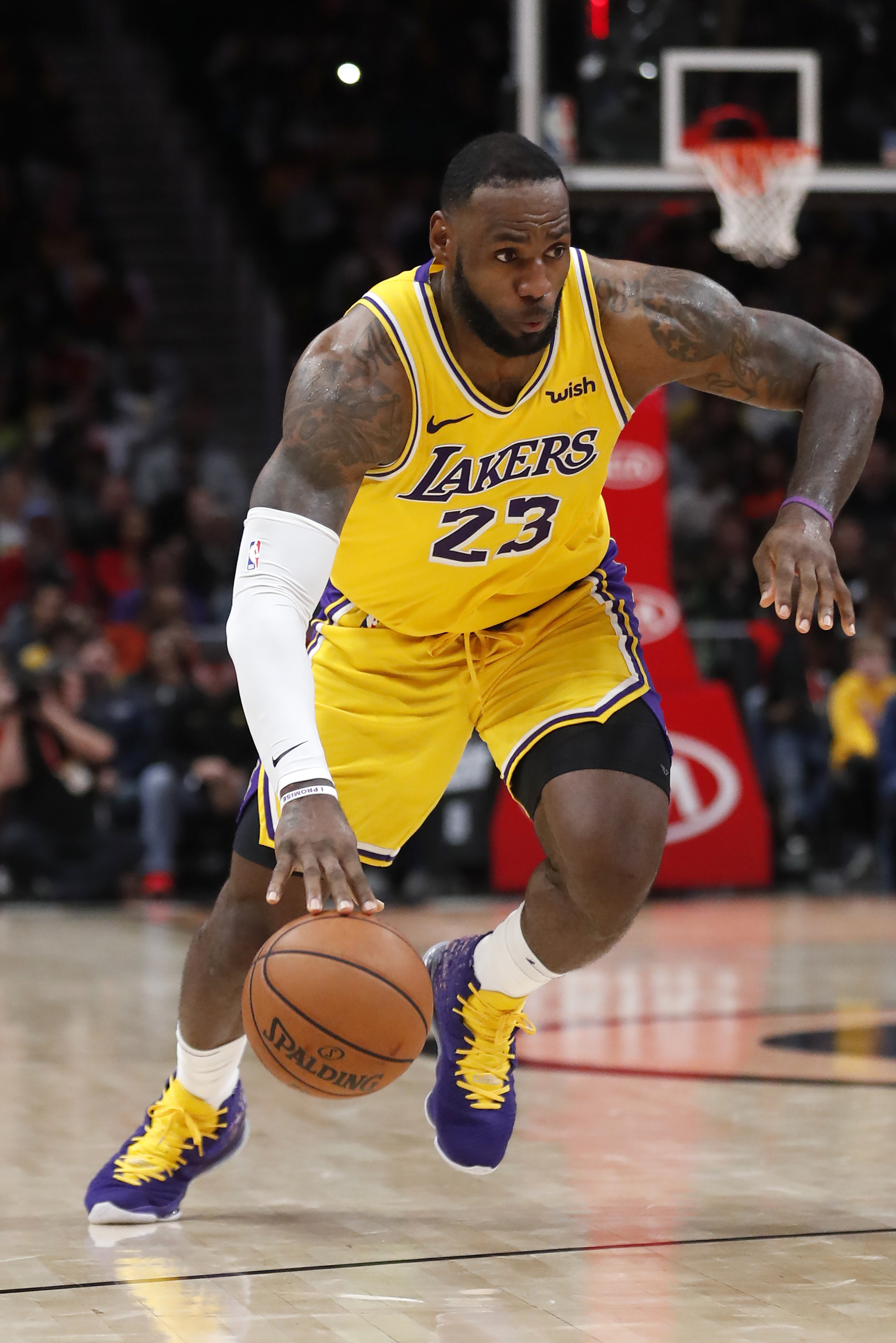 最后连失绝平三分！贺希宁19中9空砍21+8+8 三分6中0（末段连失追平三分！贺希宁19投9中空砍21+8+8，三分6投0中）