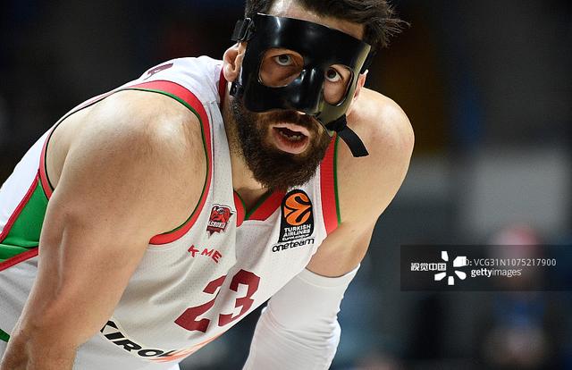 记者：于根伟没有参加国足主帅竞聘（记者称于根伟未参与国足主帅竞聘）