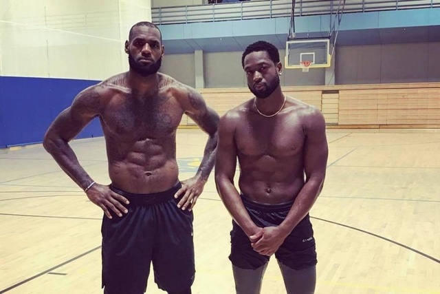 每体：巴萨考虑出售卡萨多并标价3000万欧，切尔西对他感兴趣（每体：巴萨拟以3000万欧出售卡萨多，切尔西有意引进）