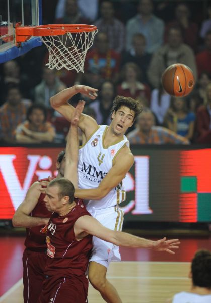 每周电子厂：安东尼倒钩爆头染红，澳超赛场惊现断子绝孙脚（每周电子厂：安东尼倒钩击中头部被红牌罚下，澳超赛场上演断子绝孙式恶铲）