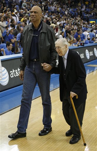 于根伟：目前并没有接触明天；下赛季的预算还跟这两年一样（于根伟称尚未接触明天，下赛季预算延续近两年水平）