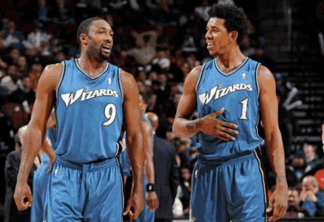 斯卡洛尼：要像没夺冠过那样争世界杯，梅西是否参赛他自己定（斯卡洛尼：以未曾夺冠的心态冲击世界杯，梅西是否出战由他自己决定）