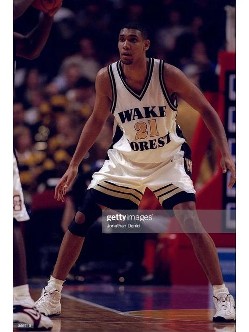 埃默松：我并不怀念在米兰的日子；那儿的人聊我比聊C罗还多（埃默松：不怀念在米兰的岁月，那里对我的讨论热度甚至高过C罗）